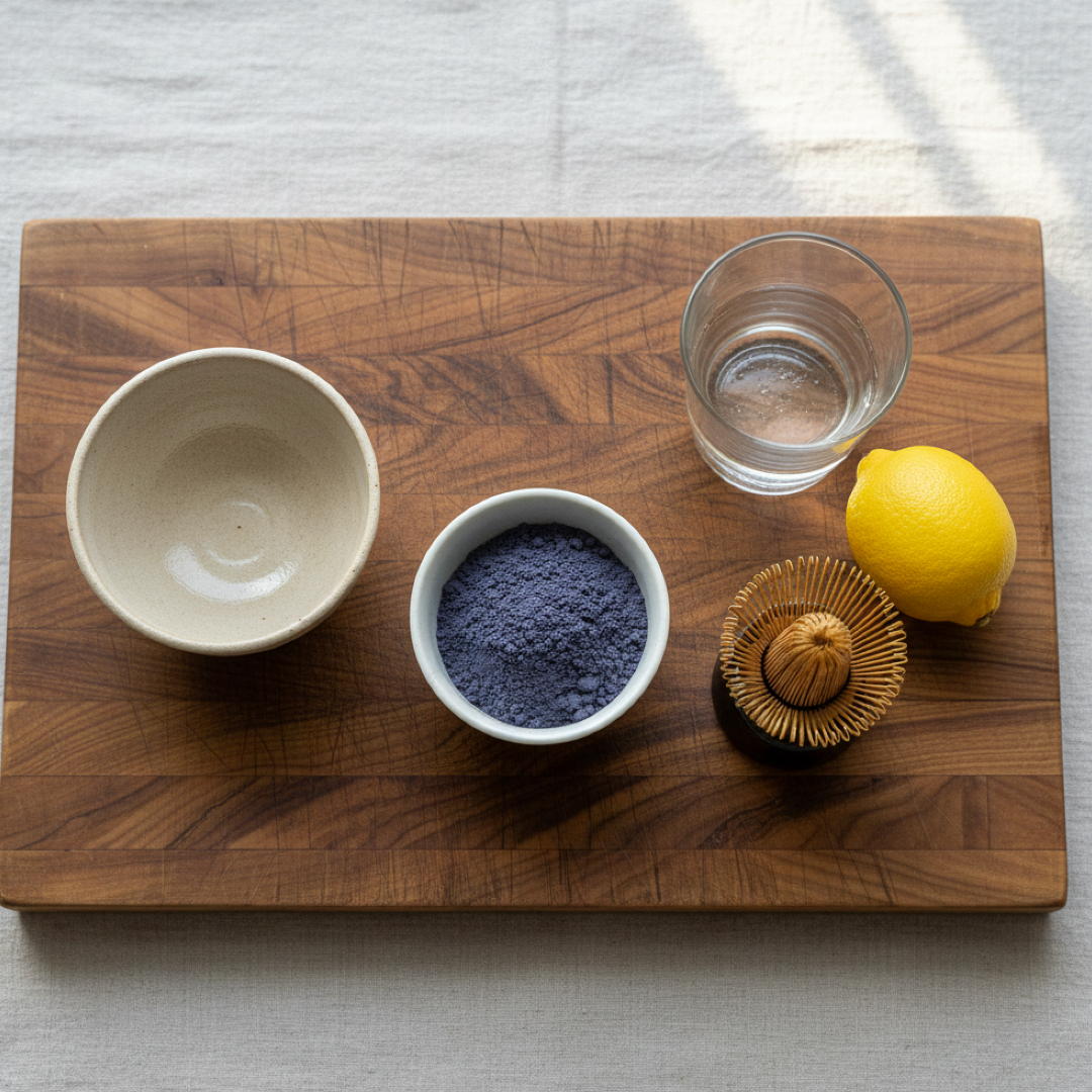 Příprava modrého čaje butterfly pea tea